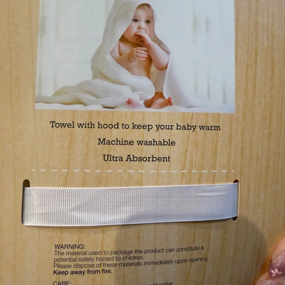 Modern Baby 2 Pack Hooded Towels Floral Polka Dot Pink White 27x30 NIB‎